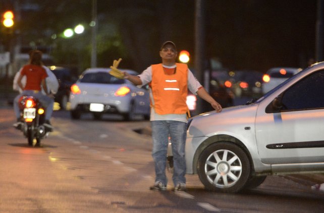 Intensifica controles sobre los cuidacoches en el centro