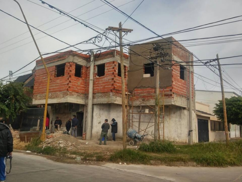 Murió electrocutado un albañil en una obra particular