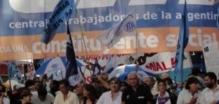 Las CTA marchan contra el veto, los despidos y el tarifazo