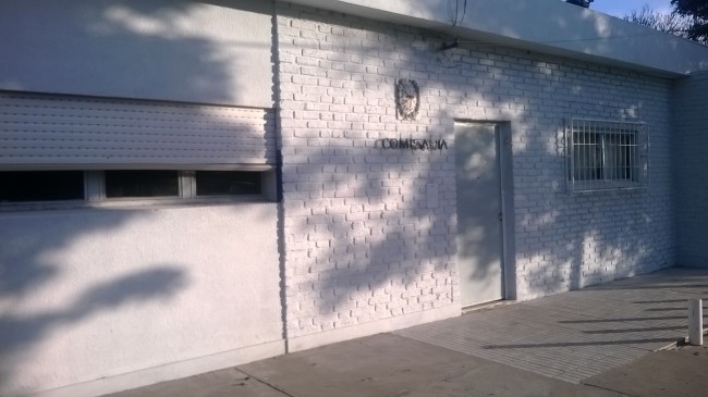 Una policía atravesó la ciudad a los tiros contra su ex pareja 