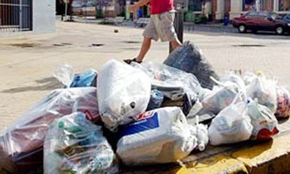 A pesar de los pedidos, la ciudad amaneció un basural