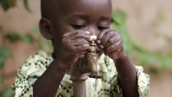 Mil niños muertos por día por falta de agua