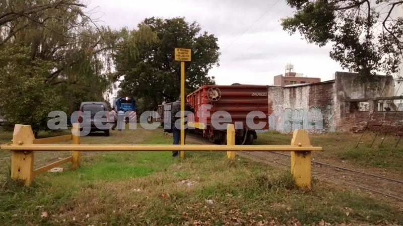 Descarriló el tren y frenó varios metros después
