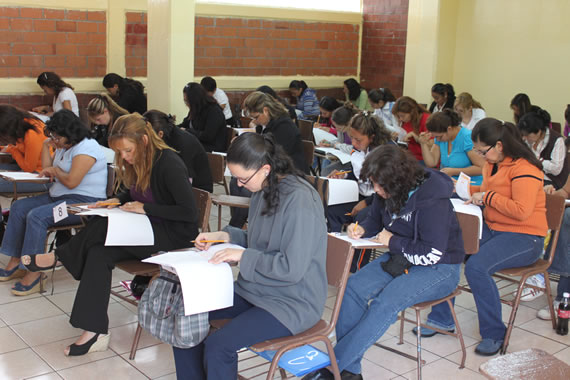 Unos 22 mil docentes concursan por horas titulares en secundaria