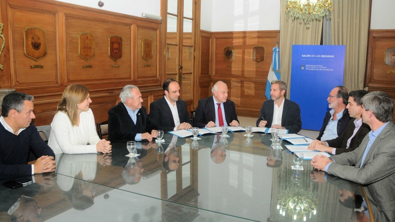 Firma de acuerdo para la construcción del desagüe Espora