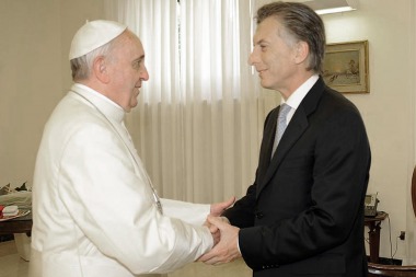 El Gobierno expresó que está mejor la relación con el Papa