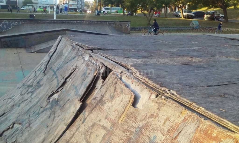 La pista de skate del Parque Sur en el abandono