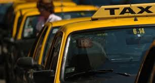 Un taxista herido de bala al resistirse a un asalto
