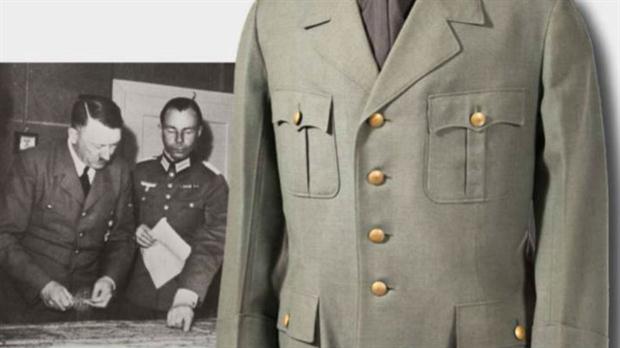 Un argentino compró la última chaqueta de Hitler y otros objetos nazis