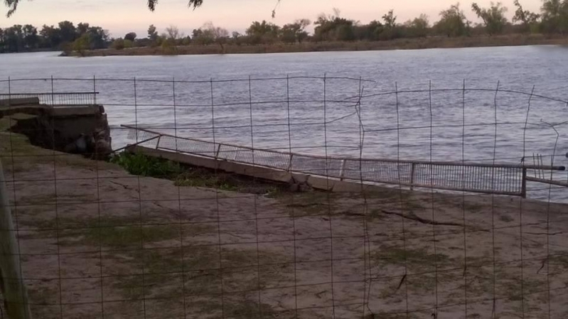 Se desmoronó parte de la costanera de San Javier