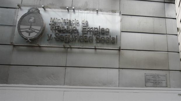 Sindicalistas y empresarios camioneros definen paritarias