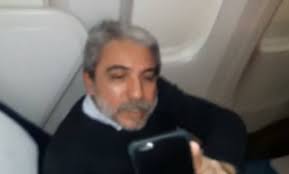 Aníbal Fernández fue insultado en el vuelo a Londres y filmó el escrache