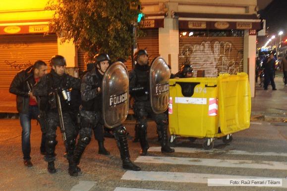 Reprimen a manifestantes que exigían por trabajadores detenidos