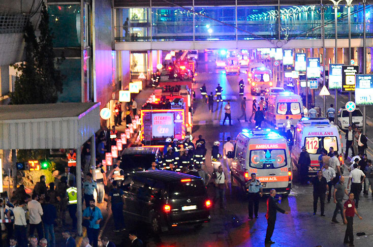 Al menos 28 muertos en el aeropuerto Atatürk