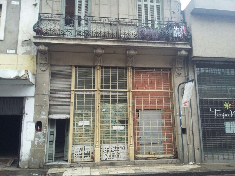 Tres detenidos por robar un local en pleno centro