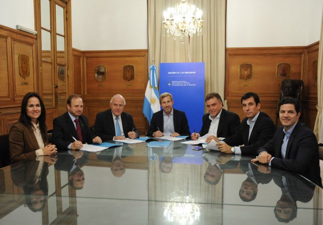 Lifschitz y Frigerio firmaron la construcción de 630 viviendas