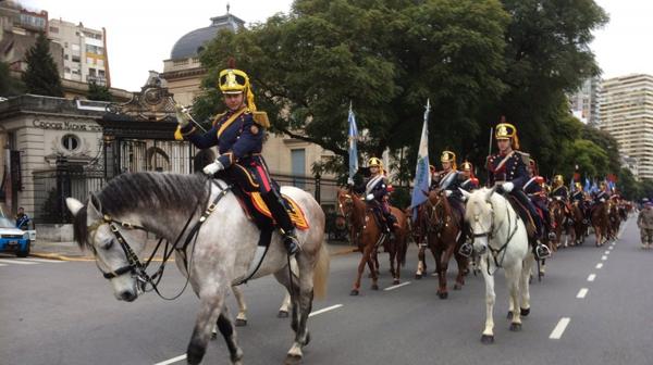 Arrancó el histórico desfile de cierre por el Bicentenario de la Independencia
