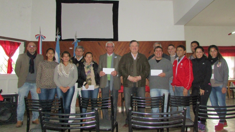  Michlig entregó aportes económicos a instituciones de Suardi