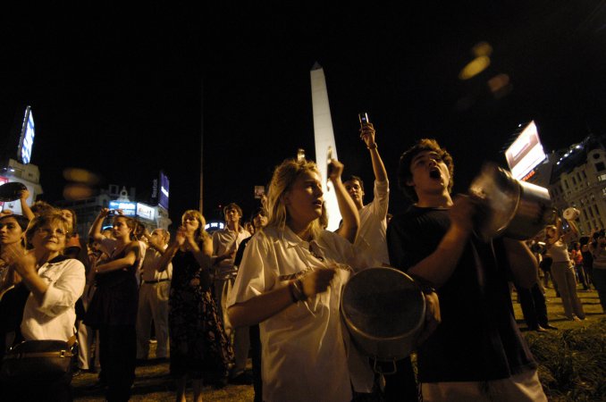 Convocan a un cacerolazo contra el tarifazo