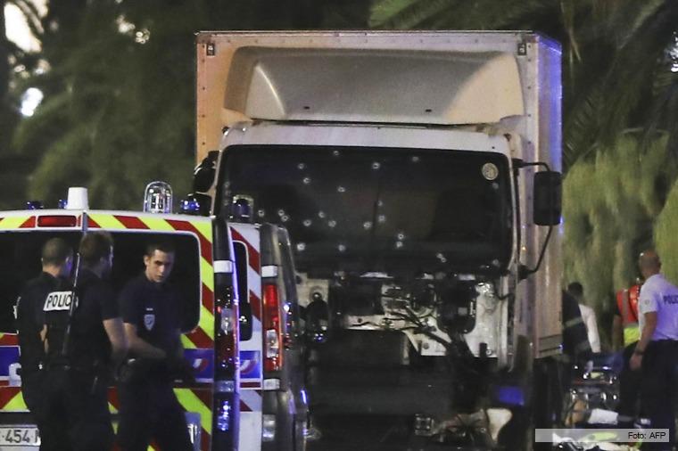 El gobierno francés informó que ya son 84 los muertos por el atentado en Niza