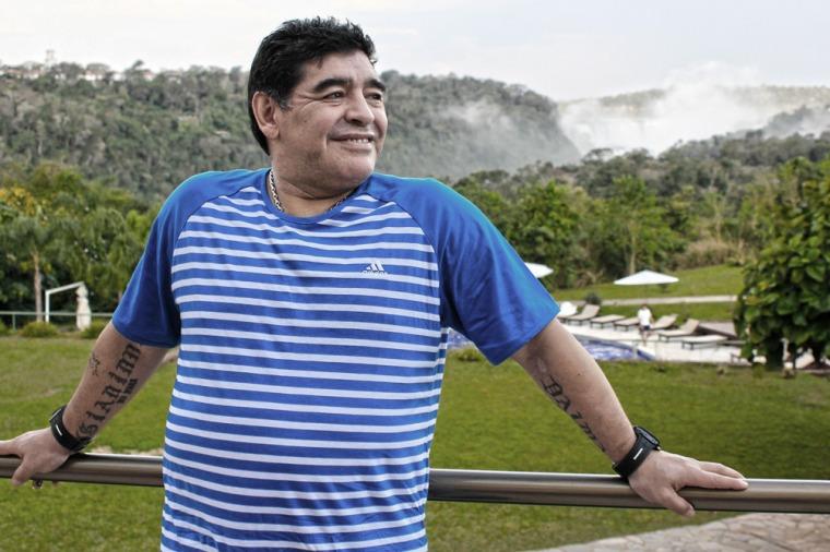 Maradona firmó con Telefe: harán una superproducción sobre la vida del astro