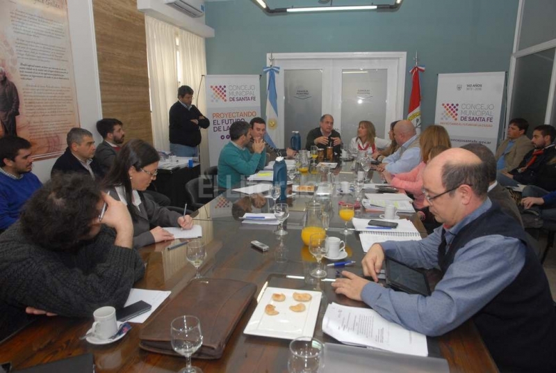 Continúan las reuniones por el endeudamiento