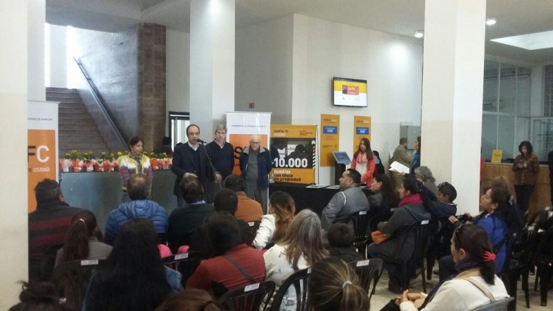 Otras 55 familias ya son dueñas de sus viviendas