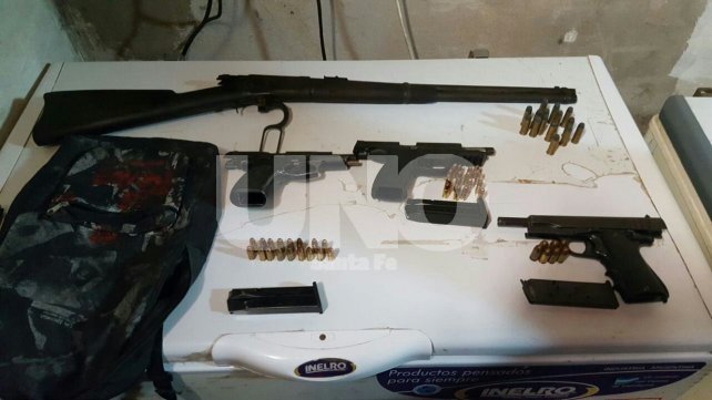 Secuestraron un arsenal de cinco armas de guerra y decenas de balas