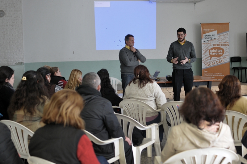 Continúa la capacitación para el cuidado de adultos mayores
