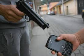 Cinco años de prisión a un joven que robaba celulares