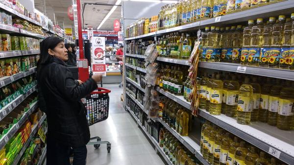 El Gobierno acordó un tope de hasta el 6% de aumento para el aceite en agosto