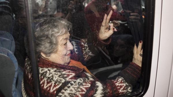El juez Martínez de Giorgi levantó el pedido de detención y Hebe se fue de viaje