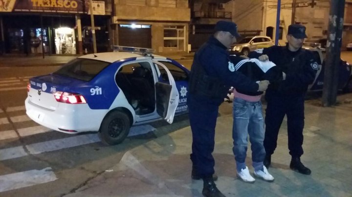 Tiroteos, un violento delincuente aprehendido y armas secuestradas