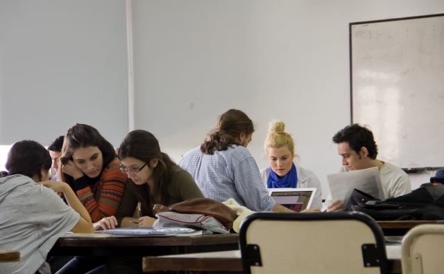 Otorgarán $ 1.500 por mes a mil universitarios