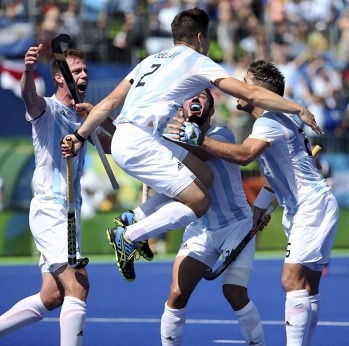 Histórica goleada de Los Leones para meterse en la final de los Juegos Olímpicos