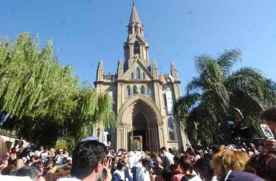 Los jóvenes se preparan para peregrinar desde la vecina ciudad de Esperanza