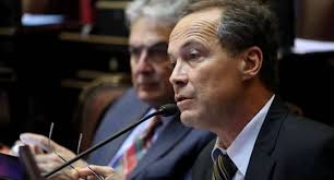“Hay que establecer nuevas tarifas y someterlas a audiencia”