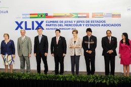 Paraguay “congela” sus relaciones diplomaticas con Venezuela