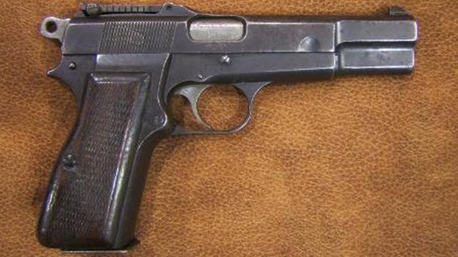 Tiros, denuncia de los vecinos y el secuestro de una arma de guerra 