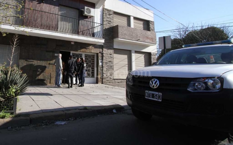 Fue al cine y al regresar halló ladrones en la casa