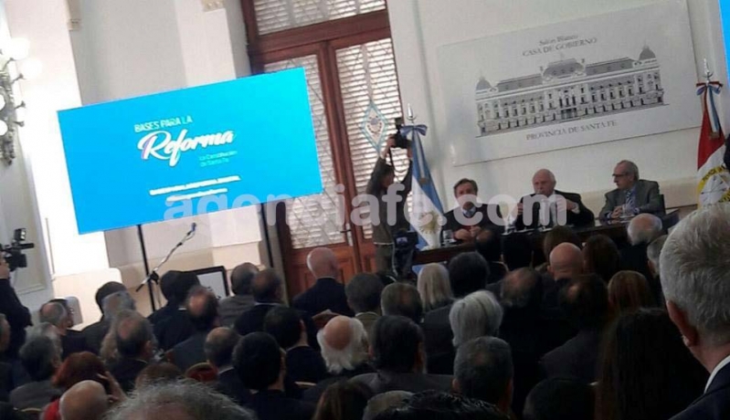 “Una Constitución nueva, una constitución de la transparencia, una Constitución iluminada”