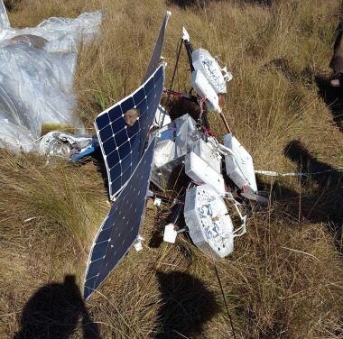 Cayó un globo aerostático de Google en una finca familiar de Alejandra Maglietti