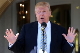 Trump quiere dejar atrás el mote de racista y busca el voto de latinos y negros