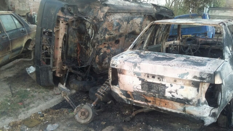 Quemaron tres autos abandonados 