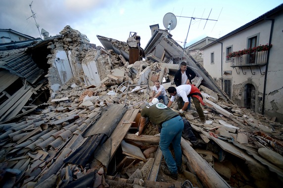 Son 241 el número de muertos por el terremoto en Italia