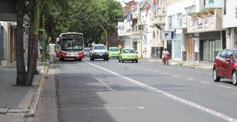 Reducirán días y horarios del carril exclusivo de Av. Rivadavia