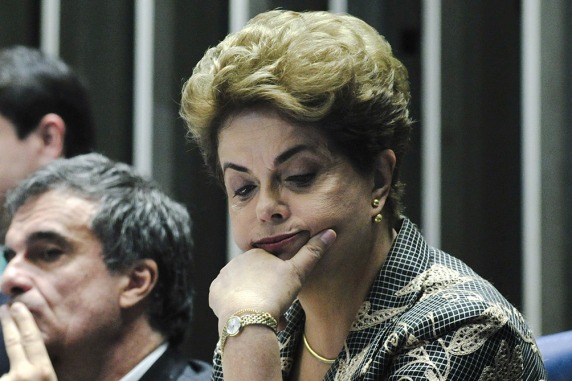 Rousseff prometió una oposición “enérgica” frente a “los golpistas”