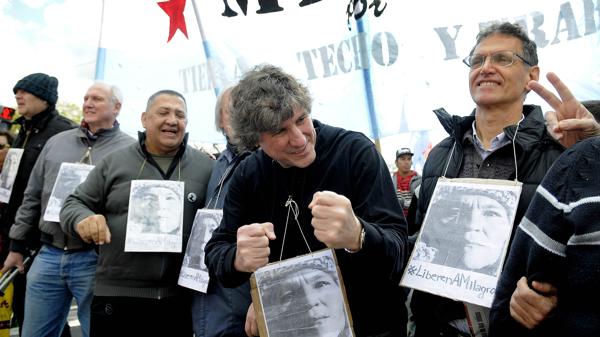 Masiva protesta contra el Gobierno en la Plaza de Mayo