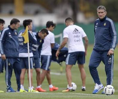 Argentina defiende la punta de las eliminatorias en Venezuela