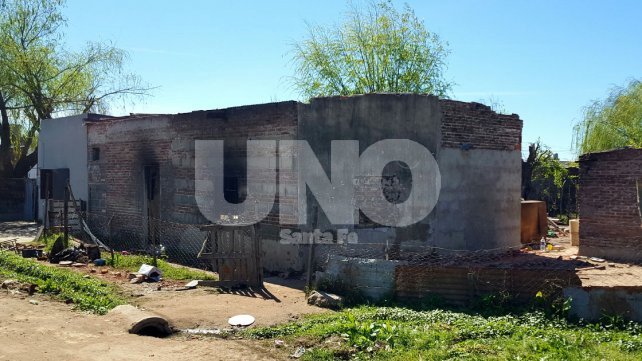 Delincuentes quemaron la casa de una mujer en la que vivía con sus cinco hijos